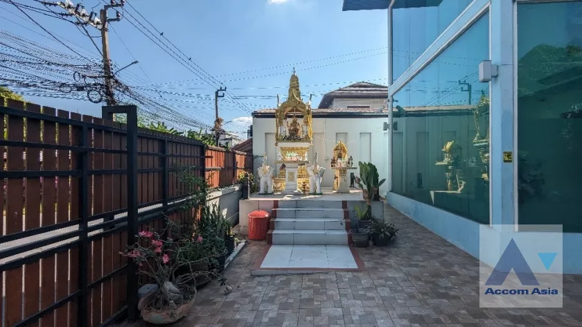 10  House for rent and sale in ratchadapisek ,Bangkok  AA39906