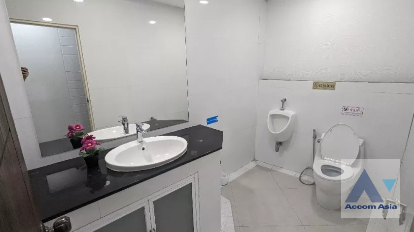 8  House for rent and sale in ratchadapisek ,Bangkok  AA39906