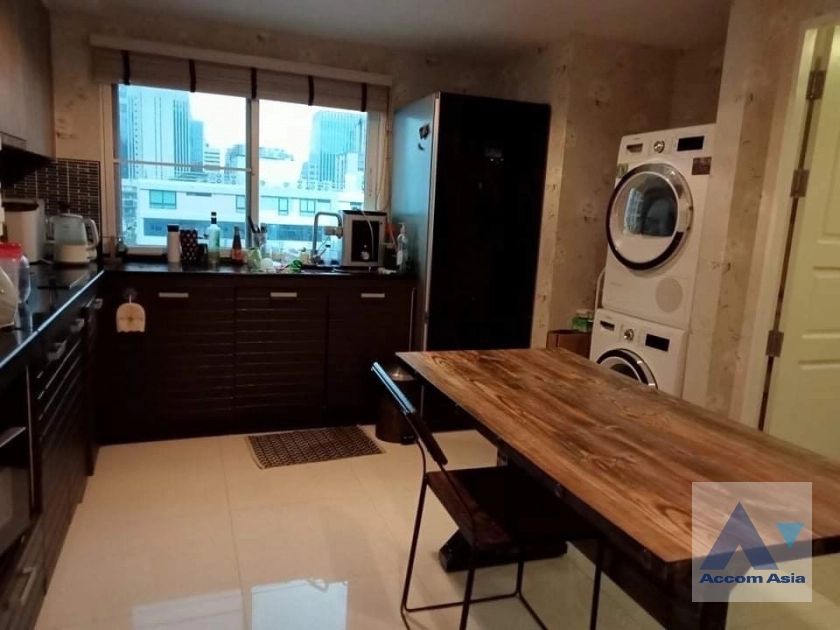 10  2 br Condominium For Sale in Ploenchit ,Bangkok BTS Chitlom at Tonson Court AA39908