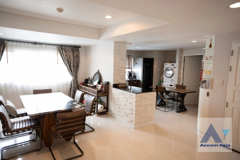 8  2 br Condominium For Sale in Ploenchit ,Bangkok BTS Chitlom at Tonson Court AA39908