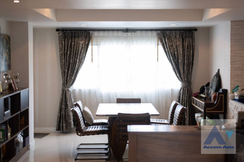 9  2 br Condominium For Sale in Ploenchit ,Bangkok BTS Chitlom at Tonson Court AA39908