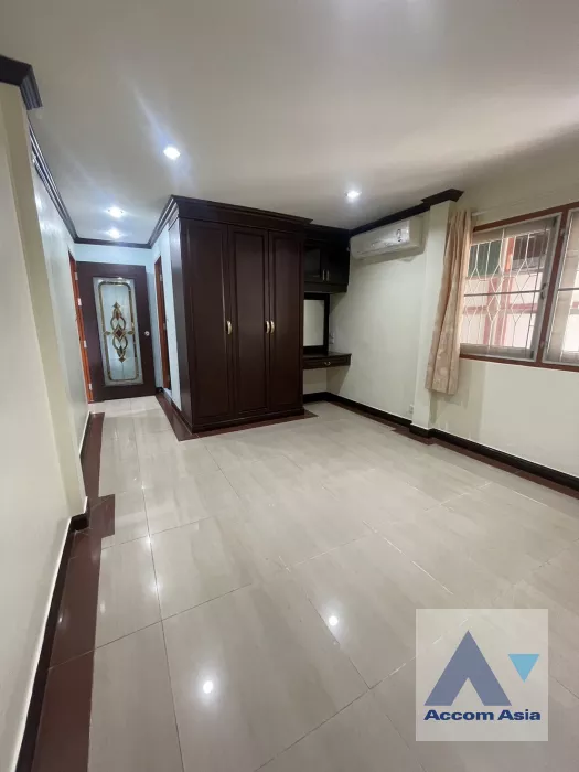 7  4 br House For Rent in Sukhumvit ,Bangkok BTS Phra khanong at Safe and local lifestyle Home AA39911