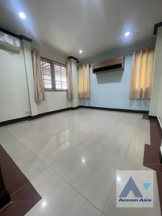 5  4 br House For Rent in Sukhumvit ,Bangkok BTS Phra khanong at Safe and local lifestyle Home AA39911