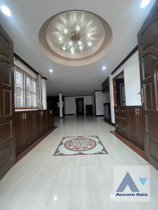  1  4 br House For Rent in Sukhumvit ,Bangkok BTS Phra khanong at Safe and local lifestyle Home AA39911