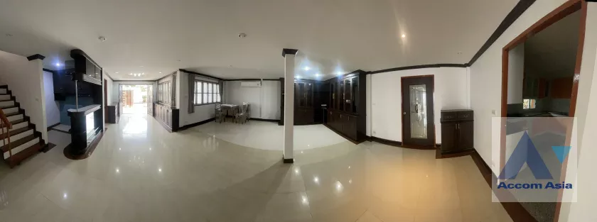 6  4 br House For Rent in Sukhumvit ,Bangkok BTS Phra khanong at Safe and local lifestyle Home AA39911