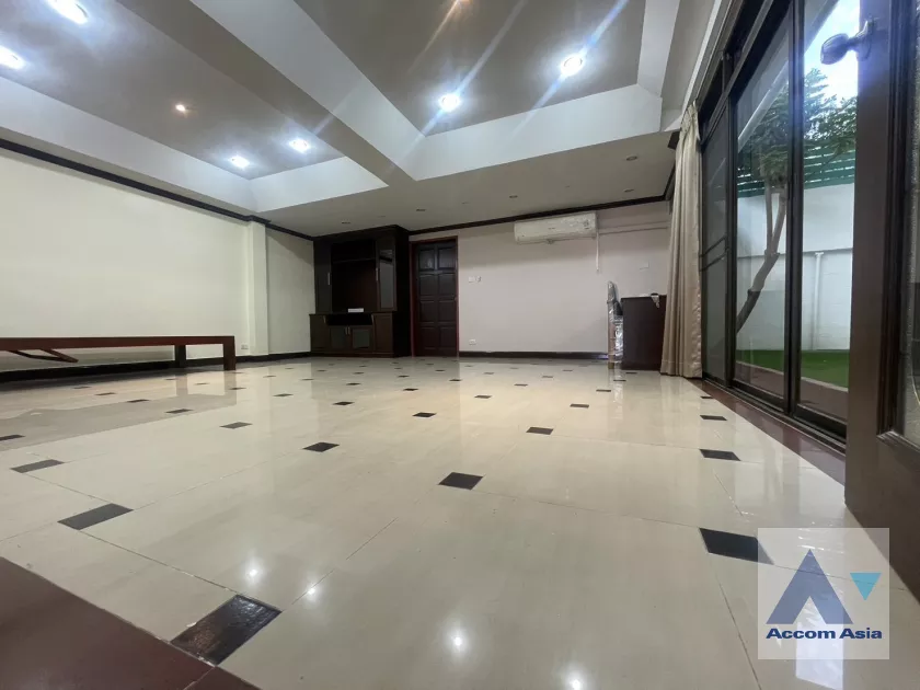 4  4 br House For Rent in Sukhumvit ,Bangkok BTS Phra khanong at Safe and local lifestyle Home AA39911