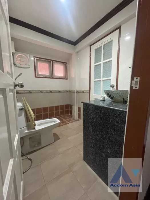 21  4 br House For Rent in Sukhumvit ,Bangkok BTS Phra khanong at Safe and local lifestyle Home AA39911