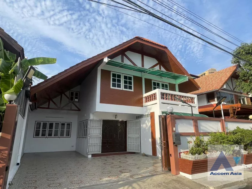 Home Office |  4 Bedrooms  House For Rent in Sukhumvit, Bangkok  near BTS Phra khanong (AA39911)