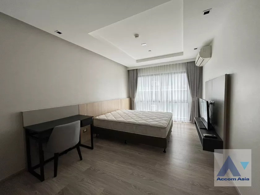  3 Bedrooms  Apartment For Rent in Sukhumvit, Bangkok  near BTS Ekkamai (AA39917)