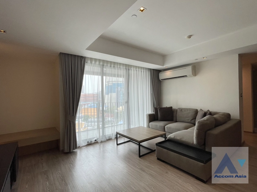  3 Bedrooms  Apartment For Rent in Sukhumvit, Bangkok  near BTS Ekkamai (AA39918)