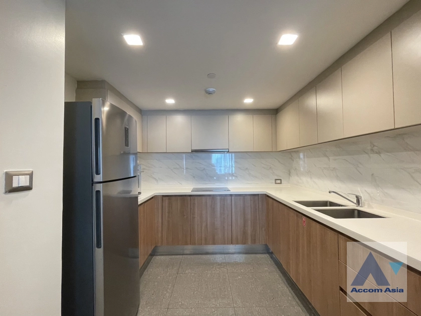 unit 3 Bedrooms  Apartment For Rent in Sukhumvit, Bangkok  near BTS Ekkamai (AA39918)