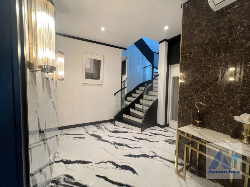 7  4 br House for rent and sale in Sukhumvit ,Bangkok BTS Ekkamai - BTS Phra khanong at House  in compound AA39929