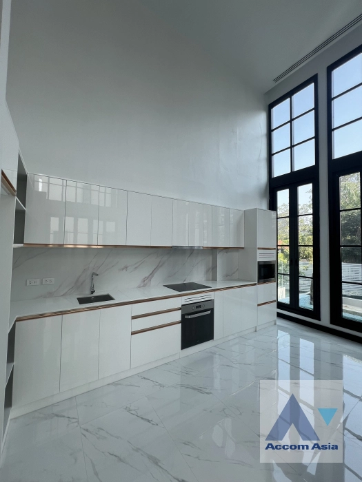 5  4 br House for rent and sale in Sukhumvit ,Bangkok BTS Ekkamai - BTS Phra khanong at House  in compound AA39929