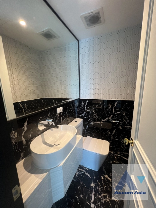 12  4 br House for rent and sale in Sukhumvit ,Bangkok BTS Ekkamai - BTS Phra khanong at House  in compound AA39929