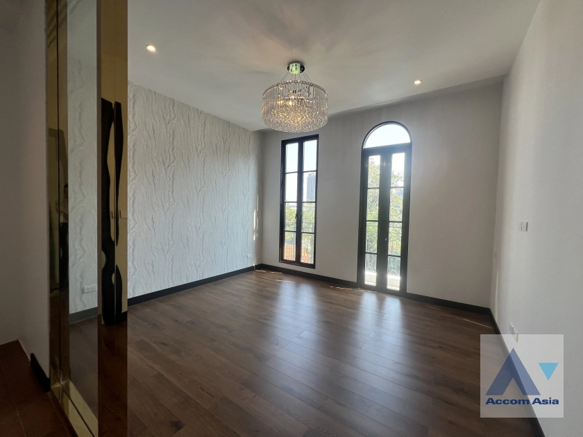 16  4 br House for rent and sale in Sukhumvit ,Bangkok BTS Ekkamai - BTS Phra khanong at House  in compound AA39929