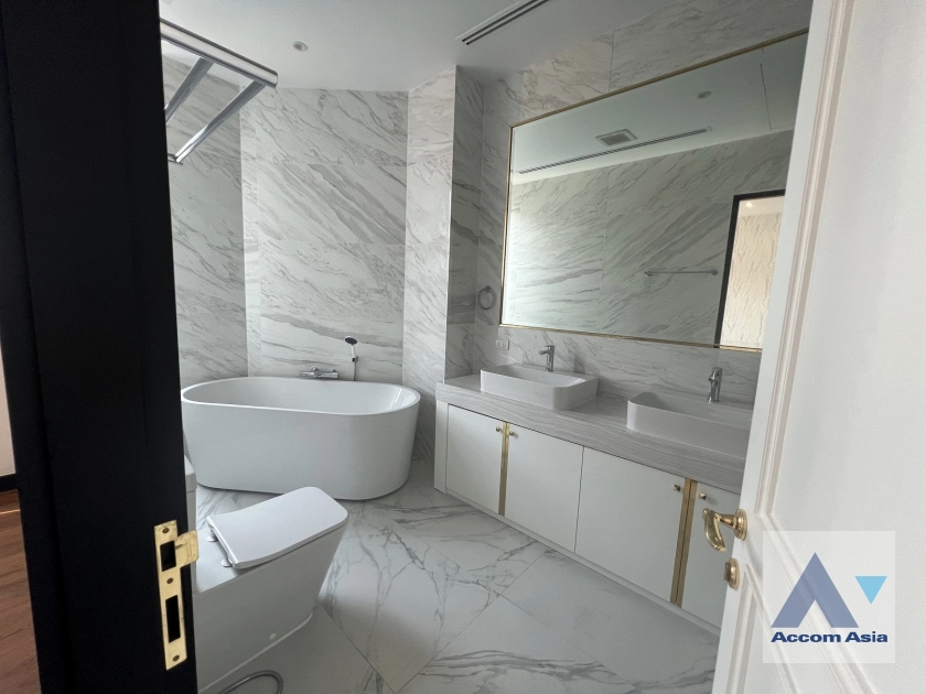 17  4 br House for rent and sale in Sukhumvit ,Bangkok BTS Ekkamai - BTS Phra khanong at House  in compound AA39929