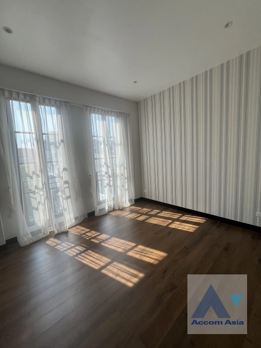 8  4 br House for rent and sale in Sukhumvit ,Bangkok BTS Ekkamai - BTS Phra khanong at House  in compound AA39929