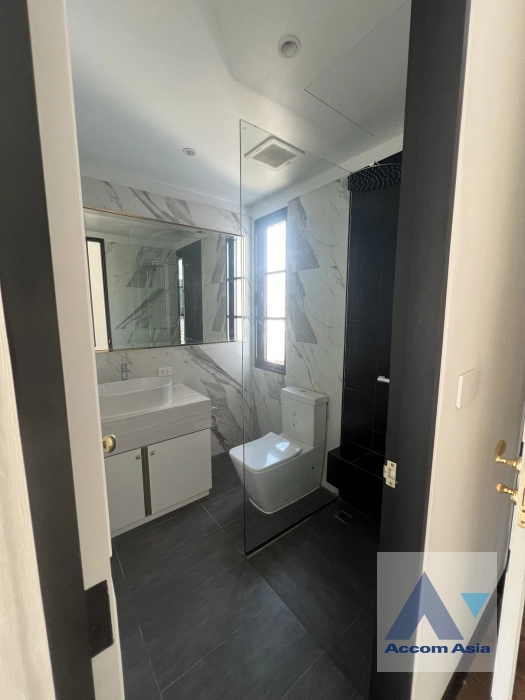 19  4 br House for rent and sale in Sukhumvit ,Bangkok BTS Ekkamai - BTS Phra khanong at House  in compound AA39929