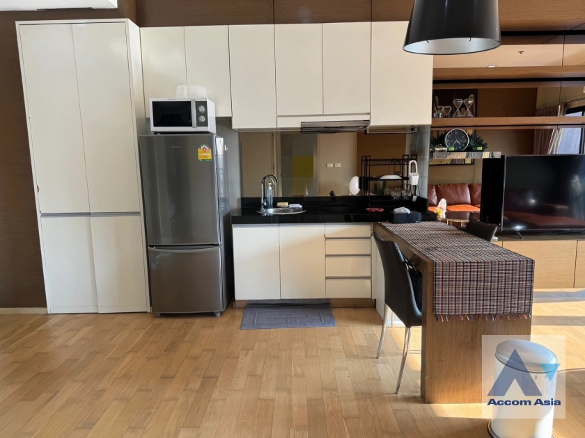 unit 2 Bedrooms  Condominium For Rent in Sukhumvit, Bangkok  near BTS Ekkamai (AA39933)
