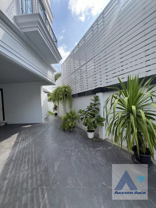 5  4 br House For Rent in Sukhumvit ,Bangkok BTS Ekkamai - BTS Phra khanong at House  in compound AA39936