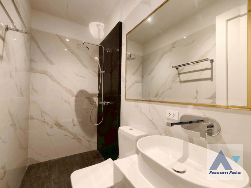 11  5 br House for rent and sale in Sukhumvit ,Bangkok BTS Ekkamai - BTS Phra khanong at House  in compound AA39936