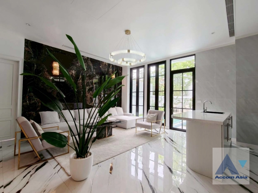 5  5 br House for rent and sale in Sukhumvit ,Bangkok BTS Ekkamai - BTS Phra khanong at House  in compound AA39936