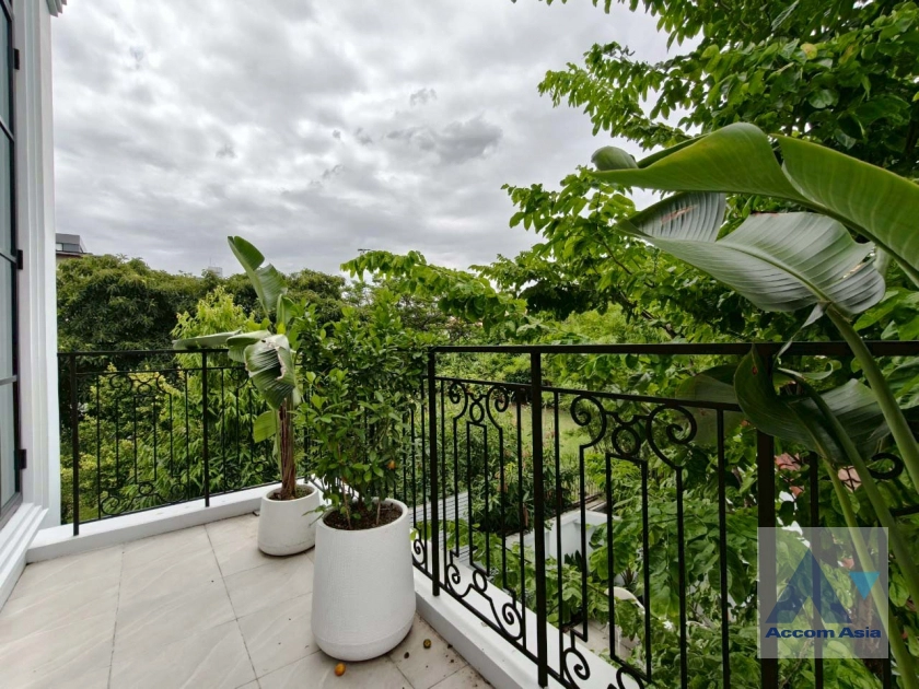 18  5 br House for rent and sale in Sukhumvit ,Bangkok BTS Ekkamai - BTS Phra khanong at House  in compound AA39936