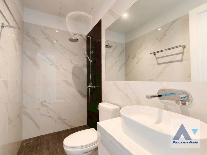 36  5 br House for rent and sale in Sukhumvit ,Bangkok BTS Ekkamai - BTS Phra khanong at House  in compound AA39936