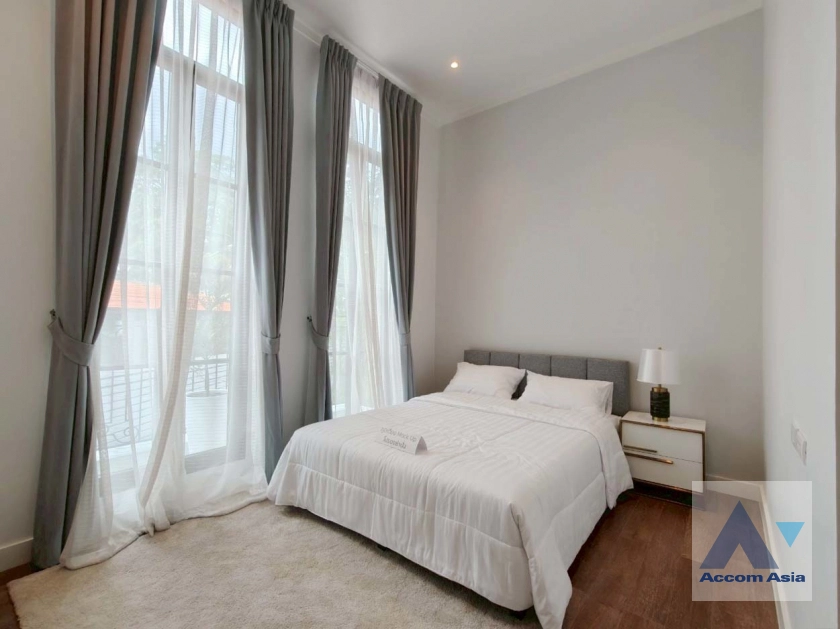 32  5 br House for rent and sale in Sukhumvit ,Bangkok BTS Ekkamai - BTS Phra khanong at House  in compound AA39936