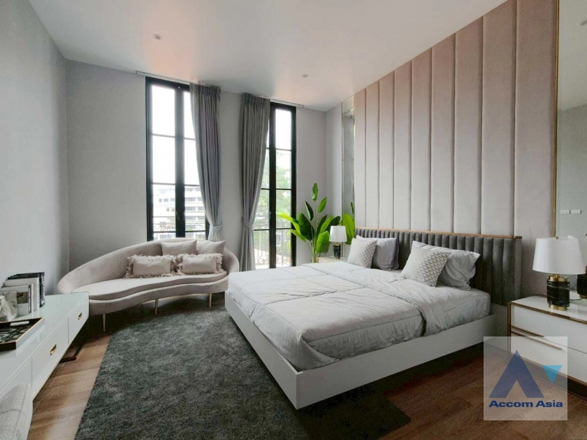 29  5 br House for rent and sale in Sukhumvit ,Bangkok BTS Ekkamai - BTS Phra khanong at House  in compound AA39936