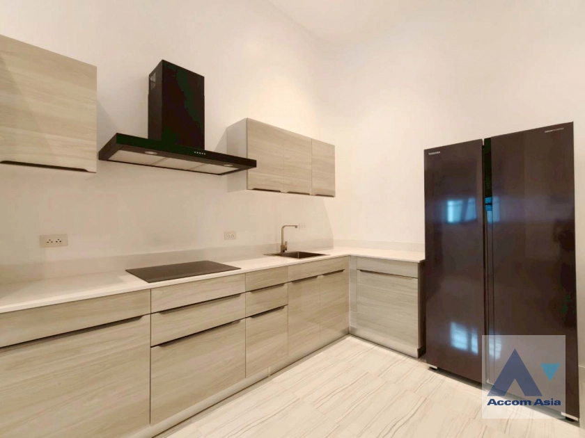 21  5 br House for rent and sale in Sukhumvit ,Bangkok BTS Ekkamai - BTS Phra khanong at House  in compound AA39936