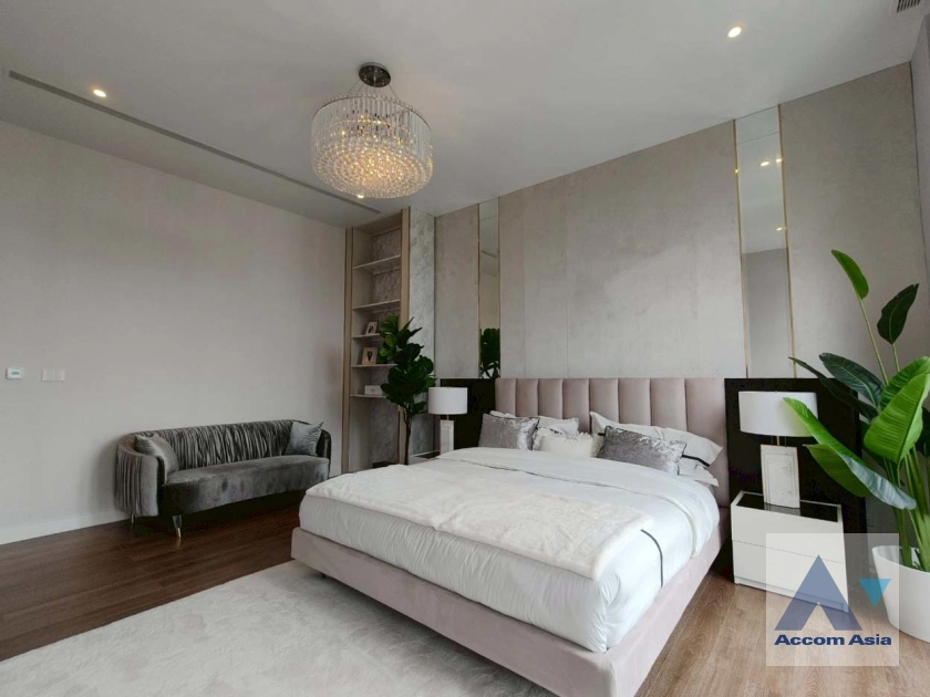 24  5 br House for rent and sale in Sukhumvit ,Bangkok BTS Ekkamai - BTS Phra khanong at House  in compound AA39936