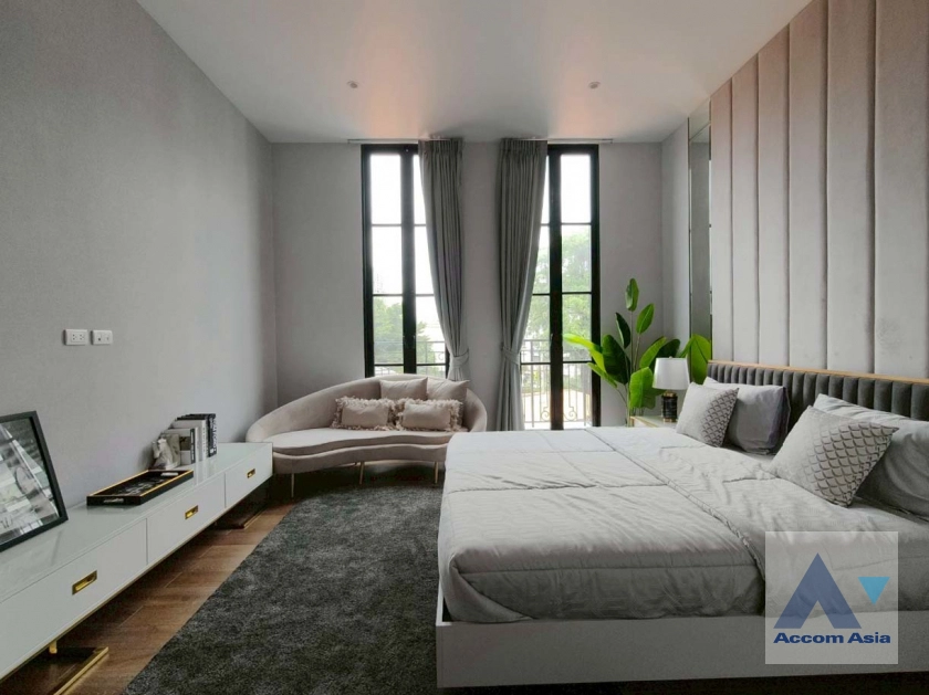 30  5 br House for rent and sale in Sukhumvit ,Bangkok BTS Ekkamai - BTS Phra khanong at House  in compound AA39936