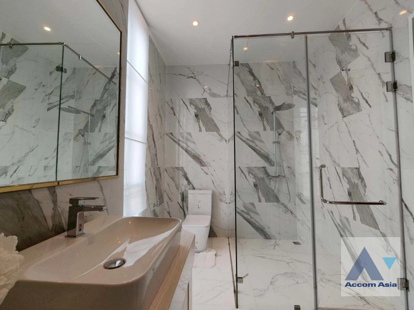 28  5 br House for rent and sale in Sukhumvit ,Bangkok BTS Ekkamai - BTS Phra khanong at House  in compound AA39936