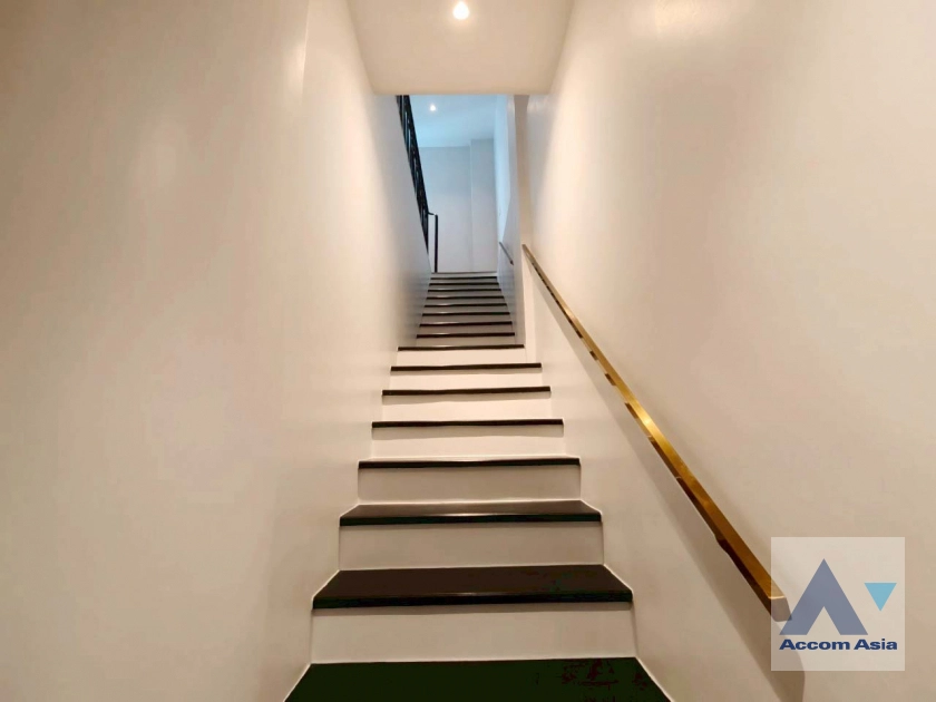 40  5 br House for rent and sale in Sukhumvit ,Bangkok BTS Ekkamai - BTS Phra khanong at House  in compound AA39936