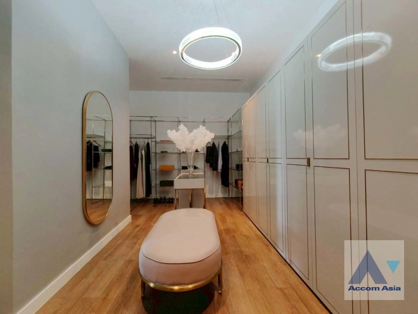 26  5 br House for rent and sale in Sukhumvit ,Bangkok BTS Ekkamai - BTS Phra khanong at House  in compound AA39936