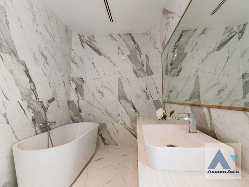 27  5 br House for rent and sale in Sukhumvit ,Bangkok BTS Ekkamai - BTS Phra khanong at House  in compound AA39936