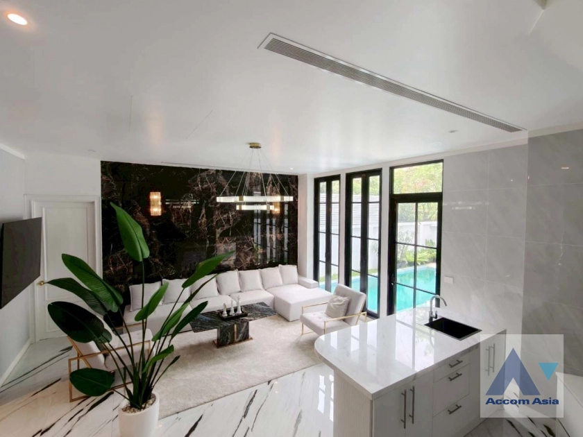 Shared Swimming Pool, Home Office, Private Swimming Pool house for rent in Sukhumvit, Bangkok Code AA39936