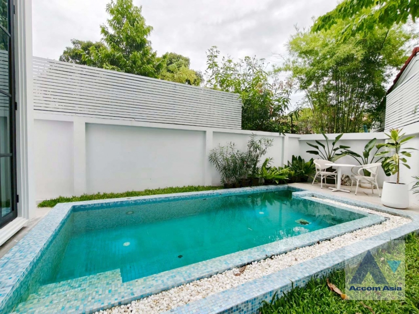  2  5 br House for rent and sale in Sukhumvit ,Bangkok BTS Ekkamai - BTS Phra khanong at House  in compound AA39936