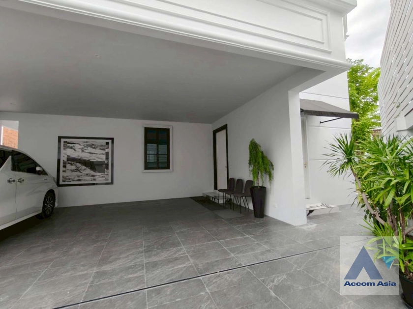 41  5 br House for rent and sale in Sukhumvit ,Bangkok BTS Ekkamai - BTS Phra khanong at House  in compound AA39936