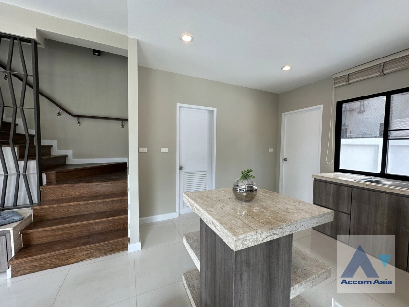 5  3 br House for rent and sale in Sukhumvit ,Bangkok BTS On Nut at Bless Town AA39939