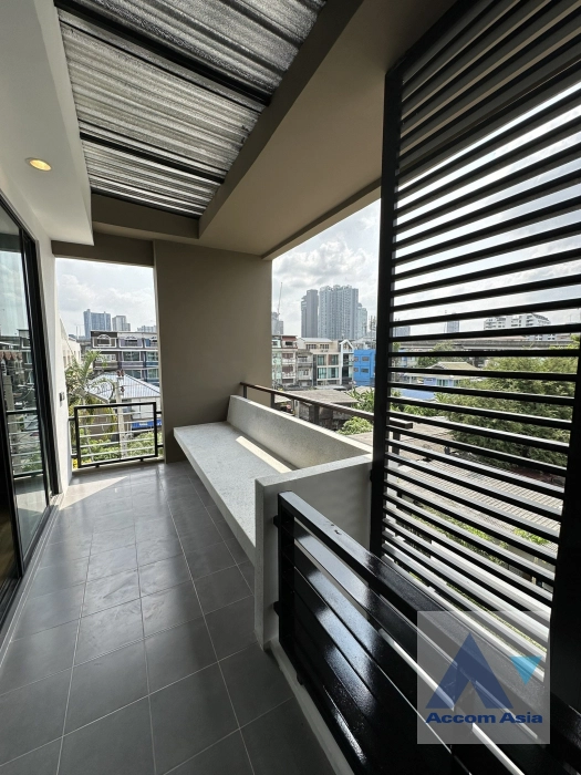 28  3 br House for rent and sale in Sukhumvit ,Bangkok BTS On Nut at Bless Town AA39939