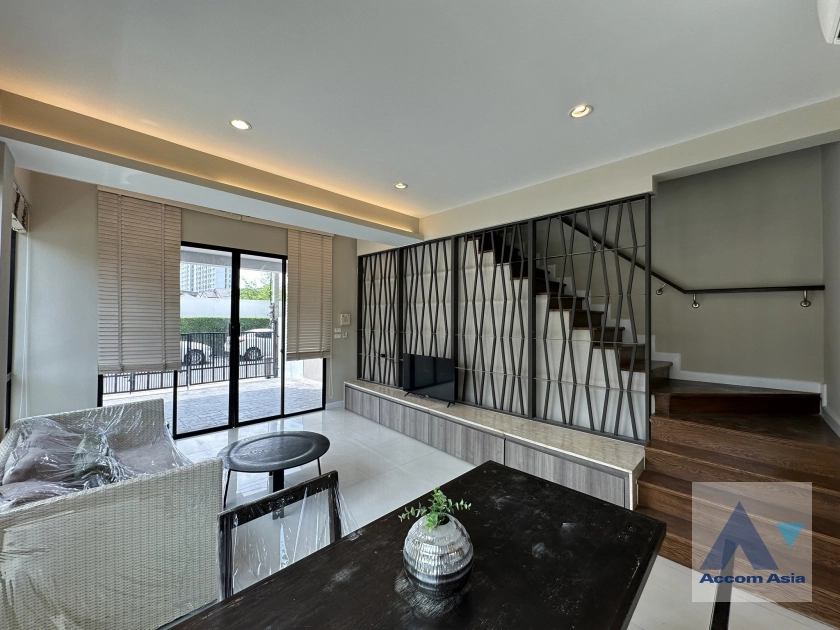  3 Bedrooms  House For Rent & Sale in Sukhumvit, Bangkok  near BTS On Nut (AA39939)