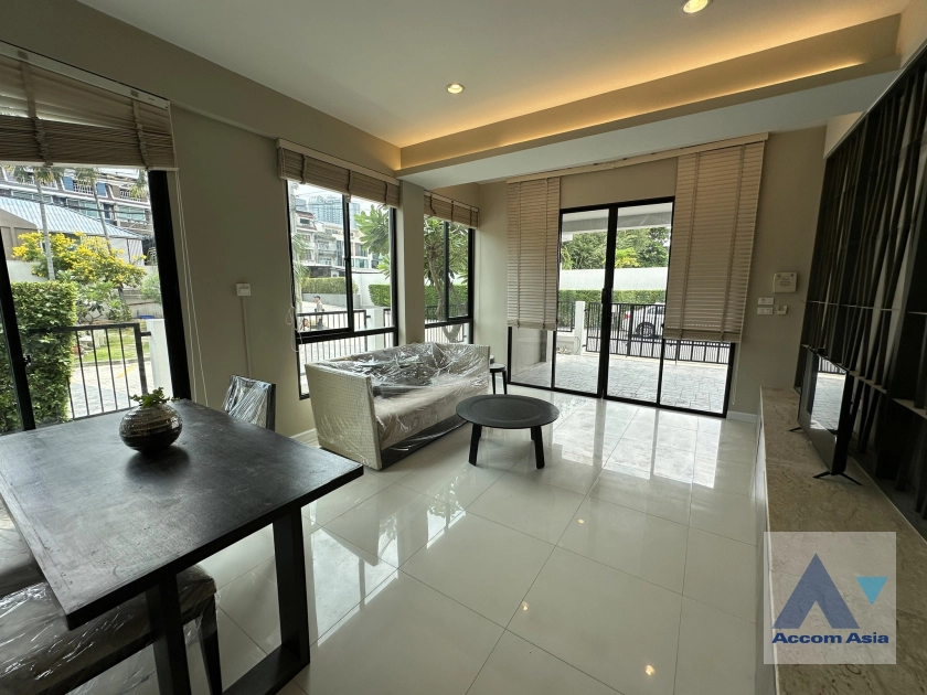 unit 3 Bedrooms  House For Rent & Sale in Sukhumvit, Bangkok  near BTS On Nut (AA39939)