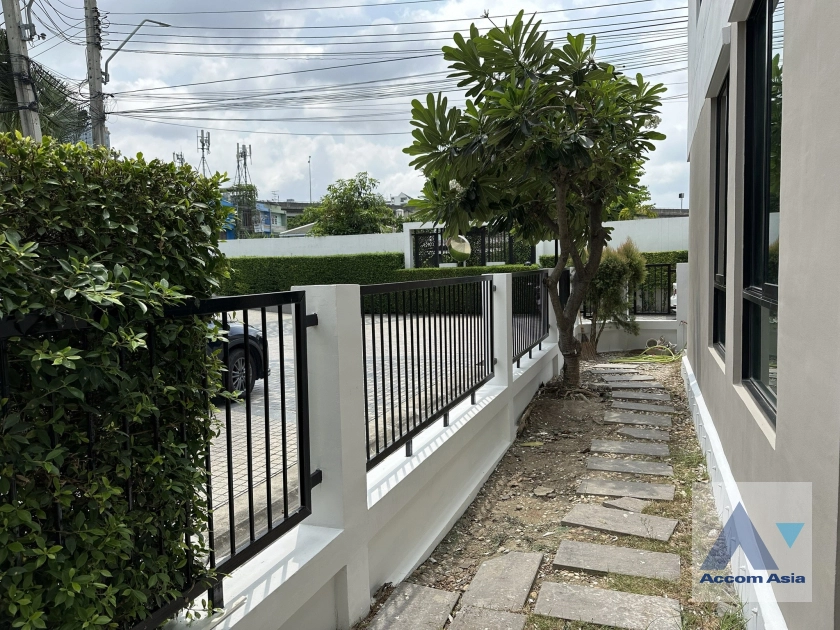 30  3 br House for rent and sale in Sukhumvit ,Bangkok BTS On Nut at Bless Town AA39939