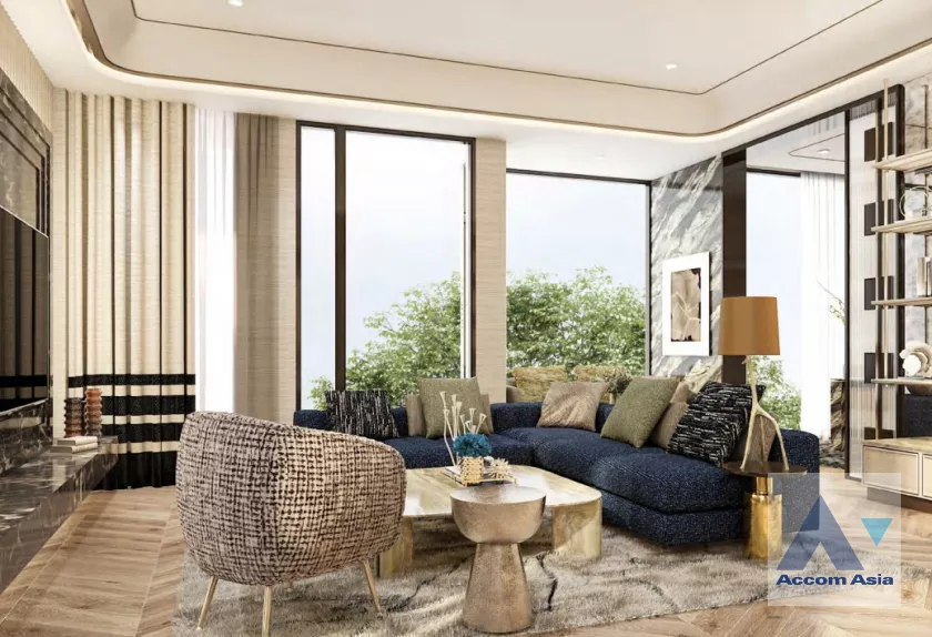 unit 4 Bedrooms  House For Sale in Sukhumvit, Bangkok  near BTS Phrom Phong - MRT Phetchaburi (AA39944)