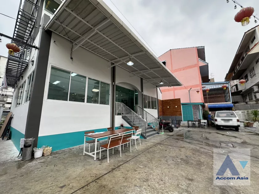  1  Building For Rent in Pattanakarn ,Bangkok BTS Punnawithi AA39947