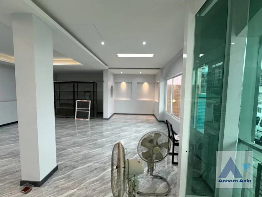  Building For Rent in Pattanakarn, Bangkok  near BTS Punnawithi (AA39947)