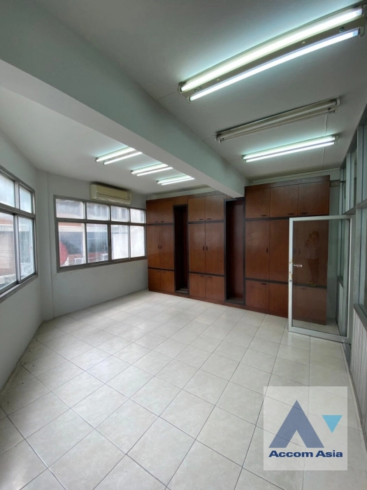 8  Shophouse For Rent in Silom ,Bangkok  AA39950