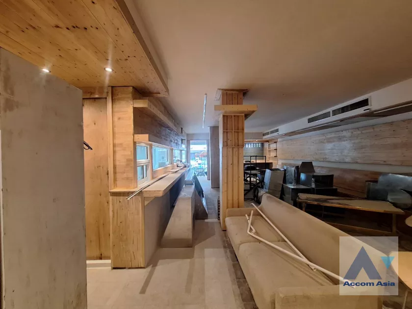 7  Building For Sale in Phaholyothin ,Bangkok BTS Saphan-Kwai AA39953